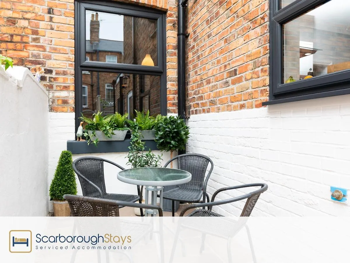 Scarborough Stays - Ashville Lodge - 5 Bedroomed House - Sleeps 9 Holiday home