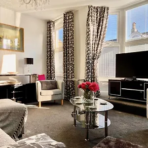 Hanover Hideaway Scarborough